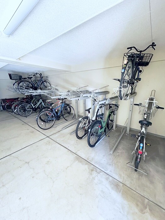 物件外観写真5　(駐輪場)