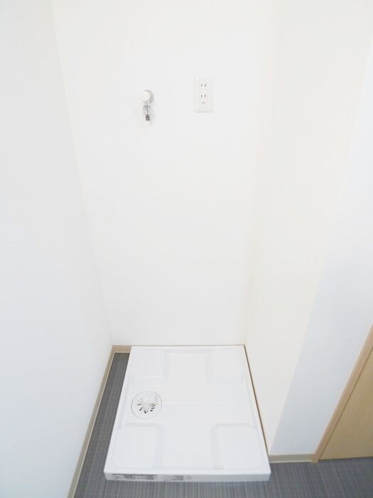 物件内観写真18　(洗濯機置場)