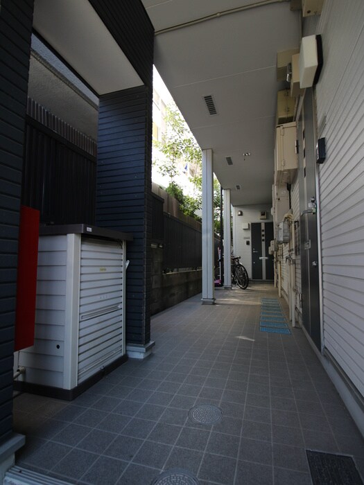 物件外観写真4　(エントランス部分)