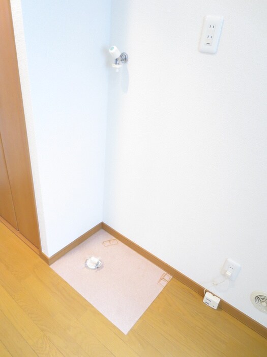 物件内観写真13　(洗濯機置場)