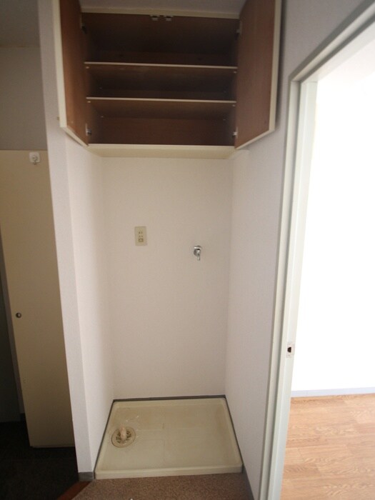 物件内観写真11　(洗濯機置場)