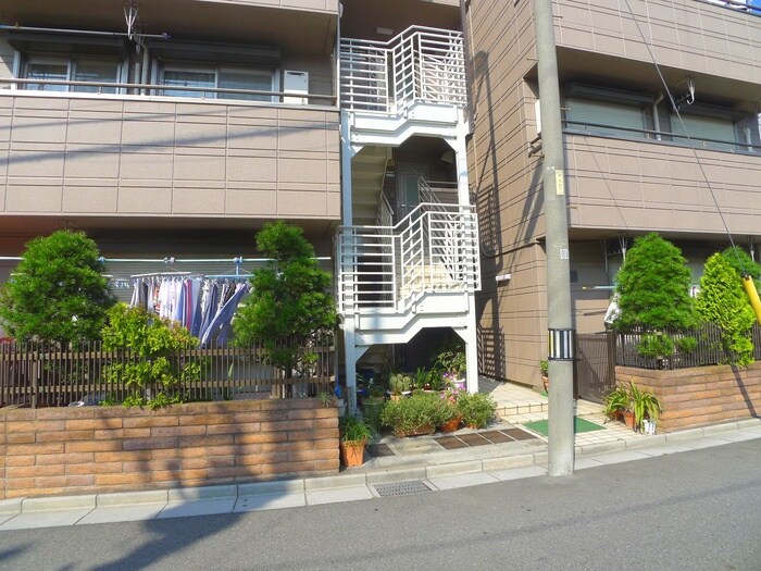 物件外観写真3　(エントランス部分)