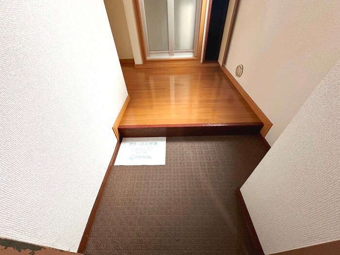 物件内観写真18　(玄関)