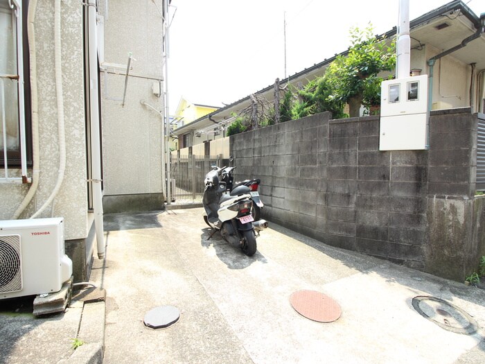 物件外観写真4　(駐輪場)