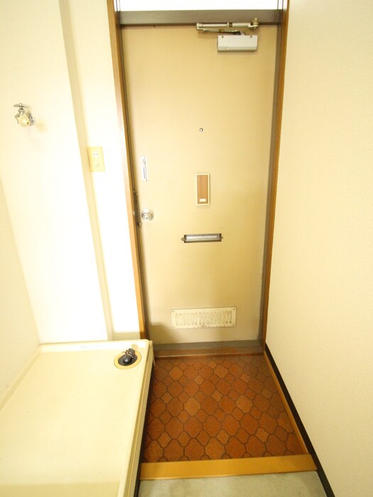 物件内観写真18　(玄関)