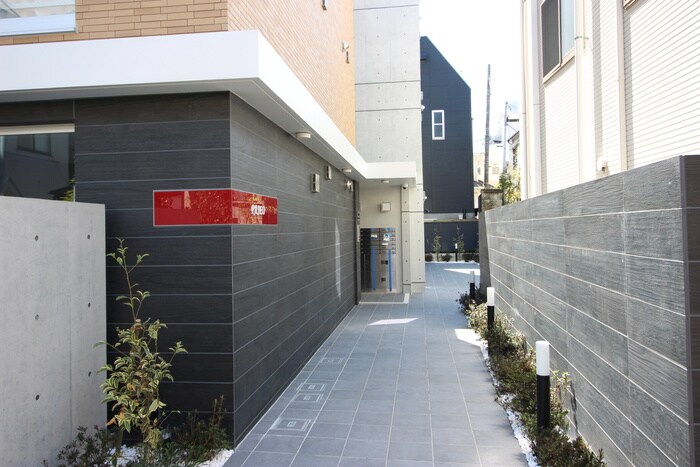 物件外観写真5　(エントランス部分)