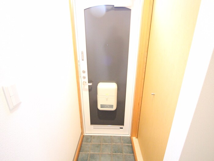 物件内観写真16　(玄関)