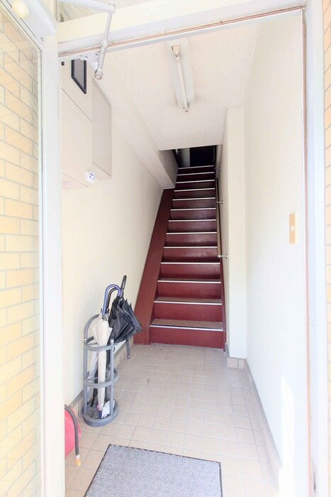 物件外観写真4　(エントランス部分)