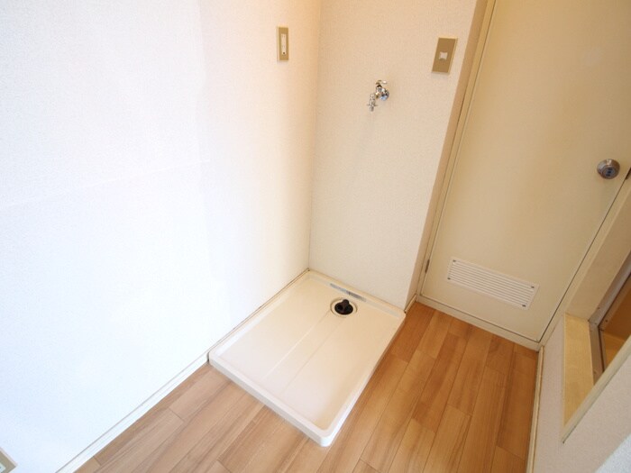 物件内観写真10　(洗濯機置場)