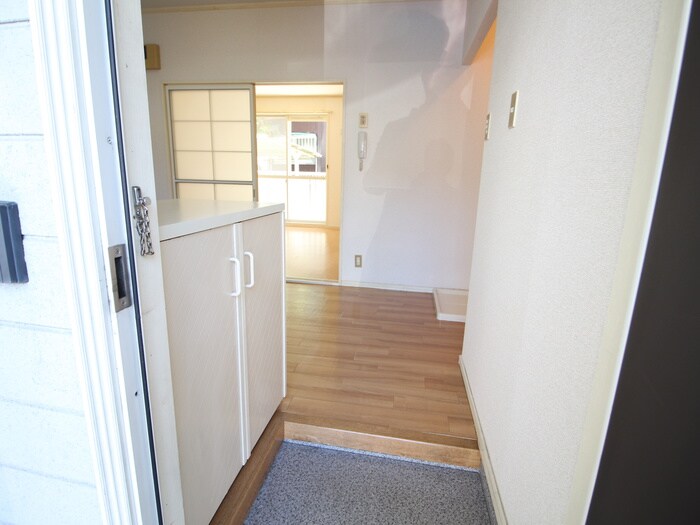 物件内観写真13　(玄関)