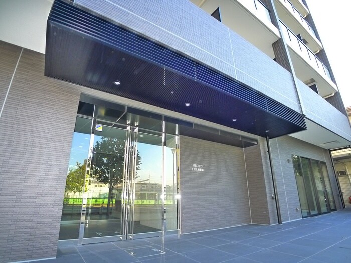 物件外観写真3　(エントランス部分)