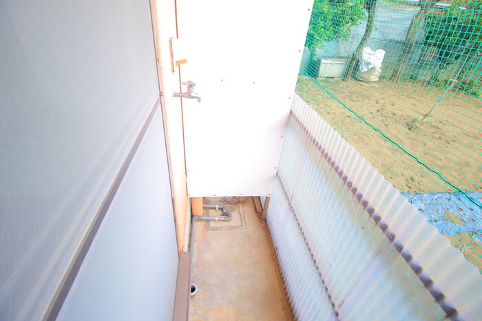 物件内観写真16　(洗濯機置場)