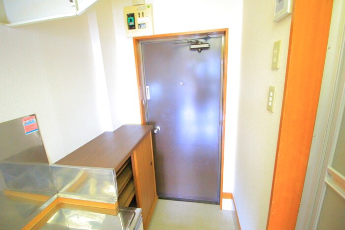 物件内観写真18　(玄関)