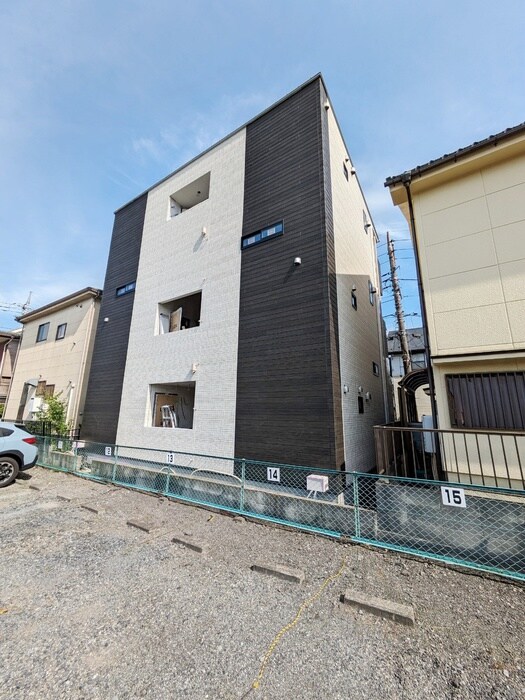 物件外観写真3　(エントランス部分)