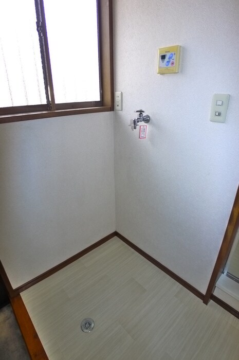 物件内観写真18　(洗濯機置場)
