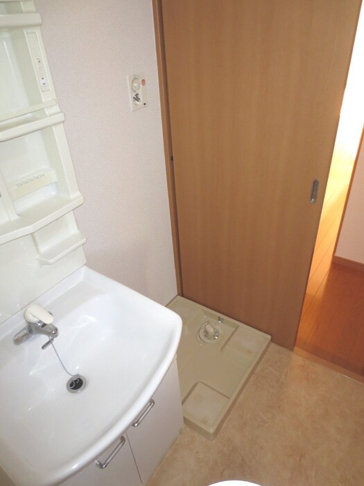 物件内観写真7　(洗濯機置場)