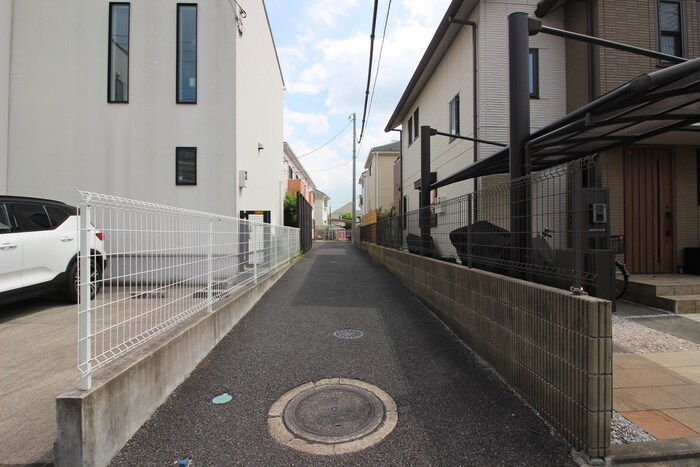 物件外観写真2　(エントランス部分)