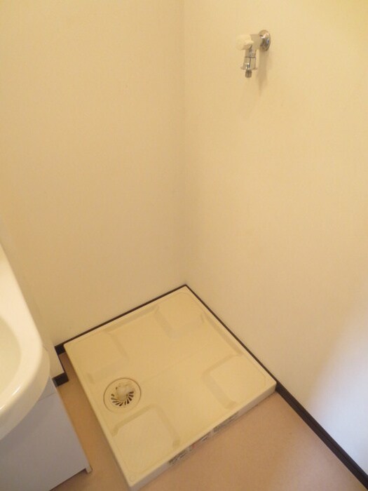 物件内観写真12　(洗濯機置場)