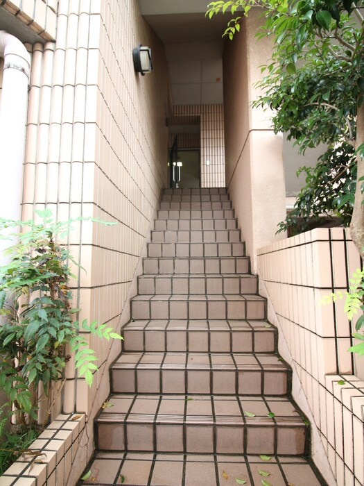 物件外観写真4　(エントランス部分)