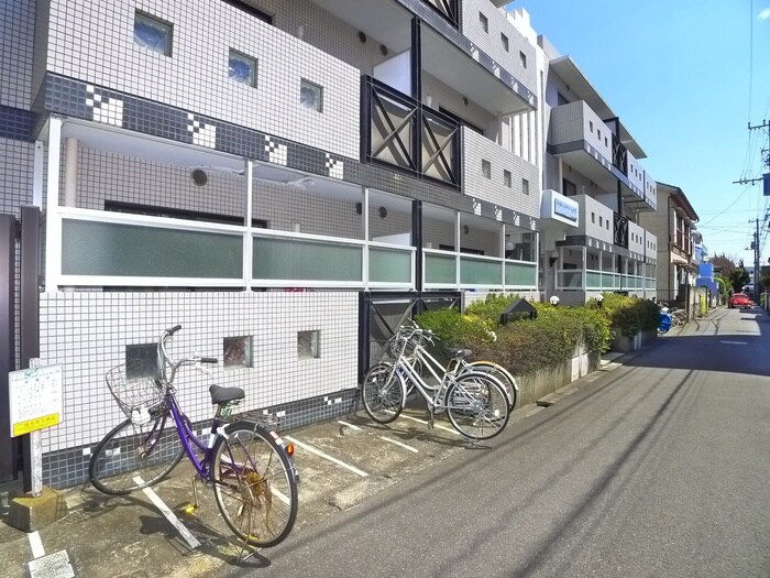 物件外観写真3　(駐輪場)