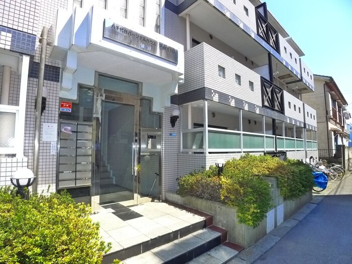 物件外観写真4　(エントランス部分)