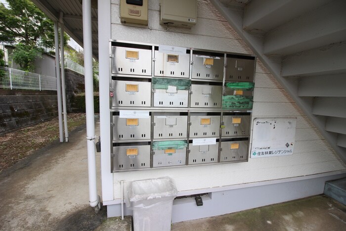 物件外観写真5　(エントランス部分)