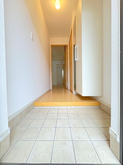 物件内観写真5　(玄関)