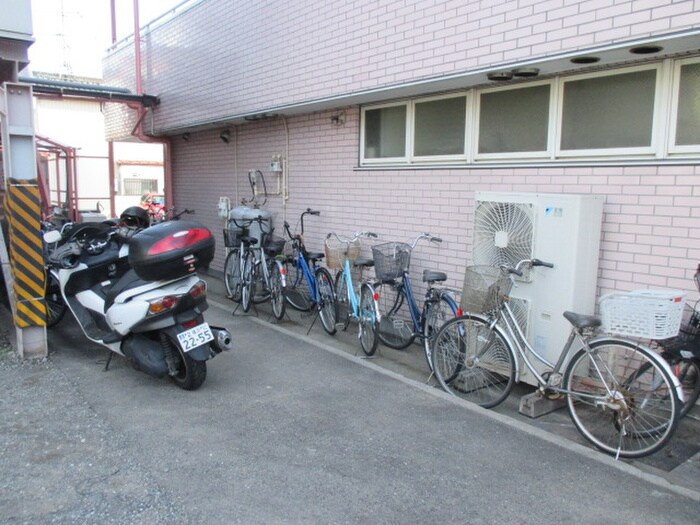 物件外観写真4　(駐輪場)