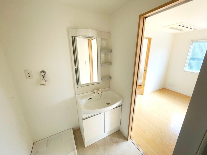 物件内観写真11　(洗面)