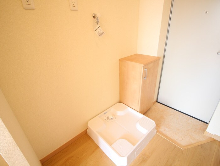 物件内観写真15　(洗濯機置場)