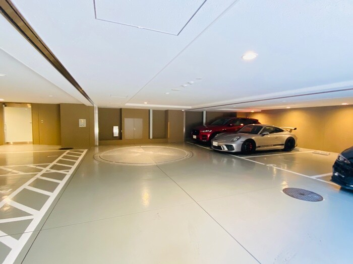 物件外観写真3　(駐車場)