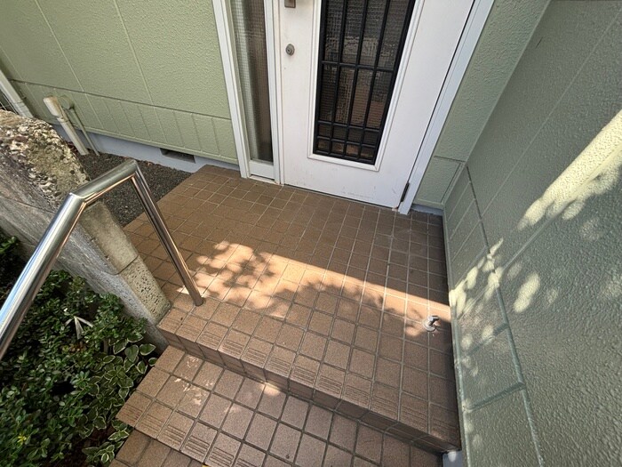 物件外観写真5　(エントランス部分)