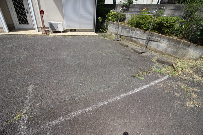 物件外観写真5　(駐車場)