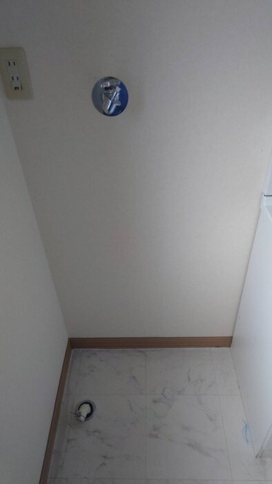 物件内観写真16　(洗濯機置場)