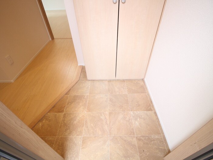 物件内観写真7　(玄関)