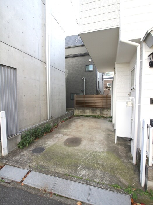 物件外観写真5　(駐車場)