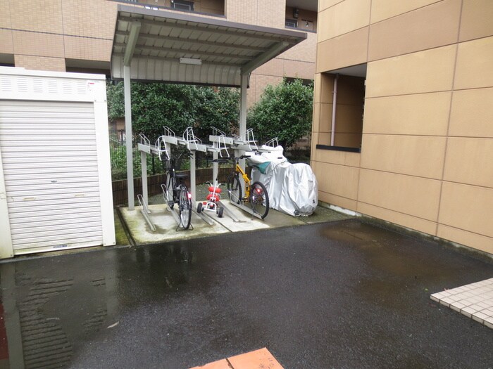 物件外観写真4　(駐輪場)