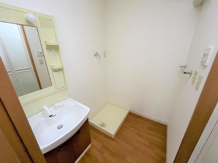 物件内観写真11　(洗濯機置場)