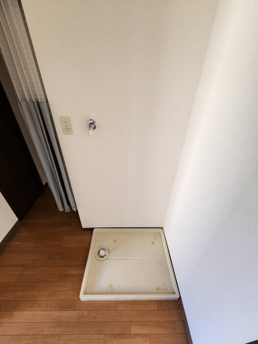 物件内観写真13　(洗濯機置場)