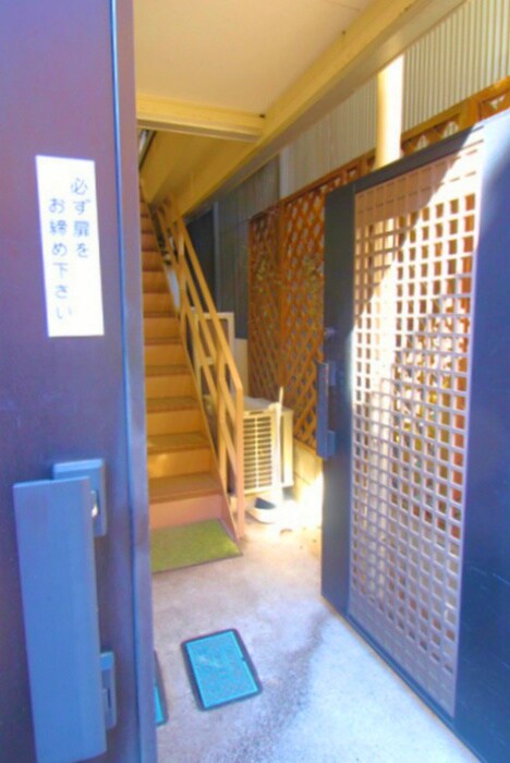 物件外観写真3　(エントランス部分)