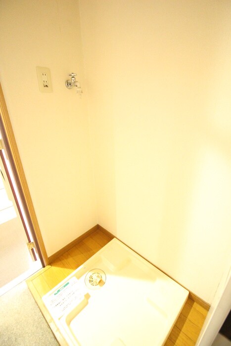 物件内観写真17　(洗濯機置場)