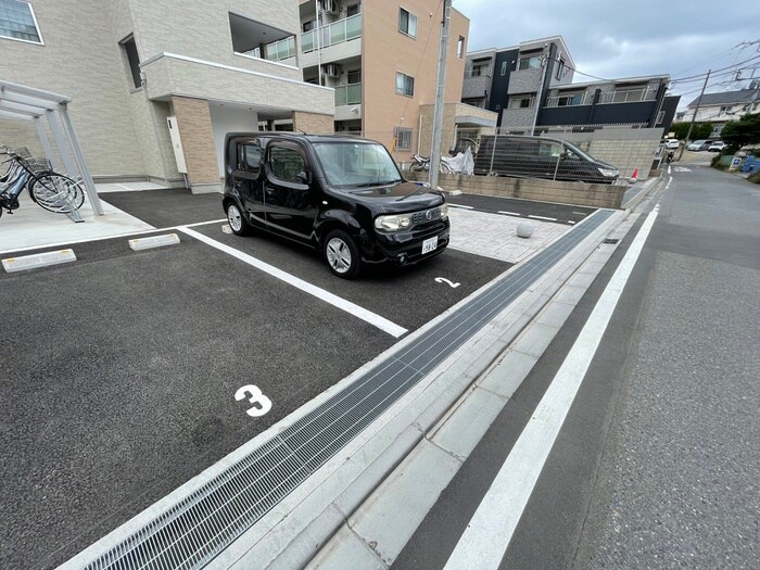 物件外観写真5　(駐車場)