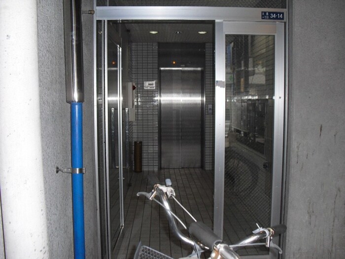 物件外観写真3　(エントランス部分)