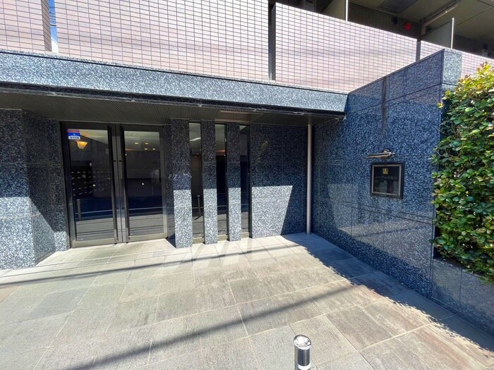 物件外観写真4　(エントランス部分)