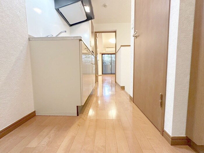 物件内観写真17　(廊下)