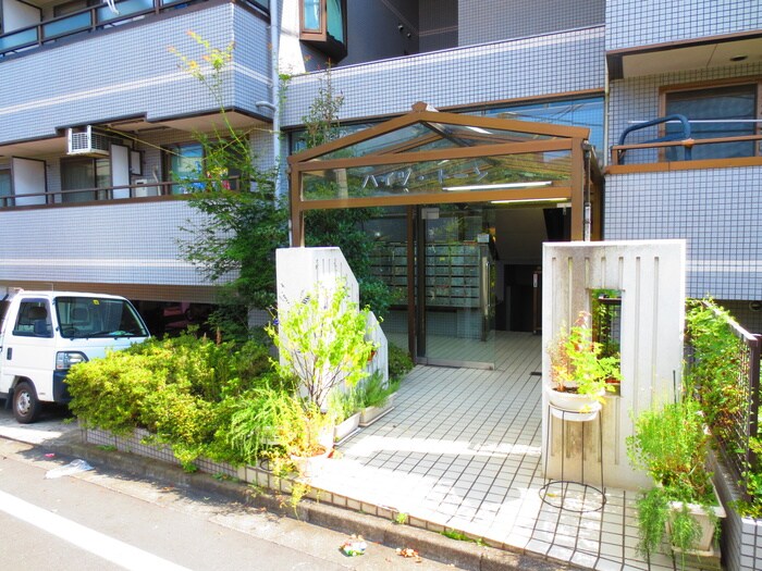 物件外観写真3　(エントランス部分)