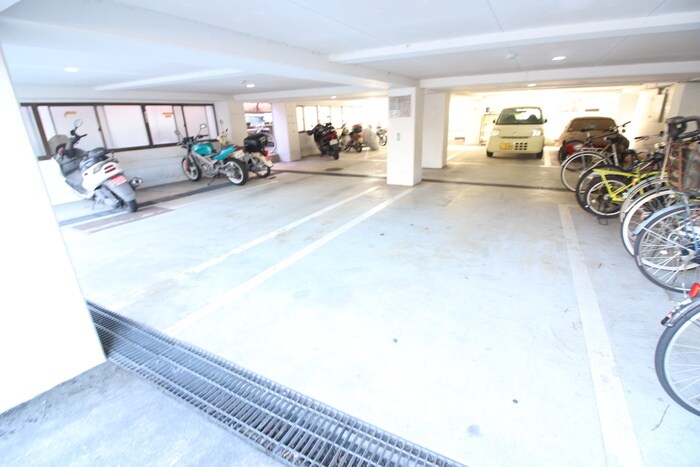 物件外観写真5　(駐輪場)