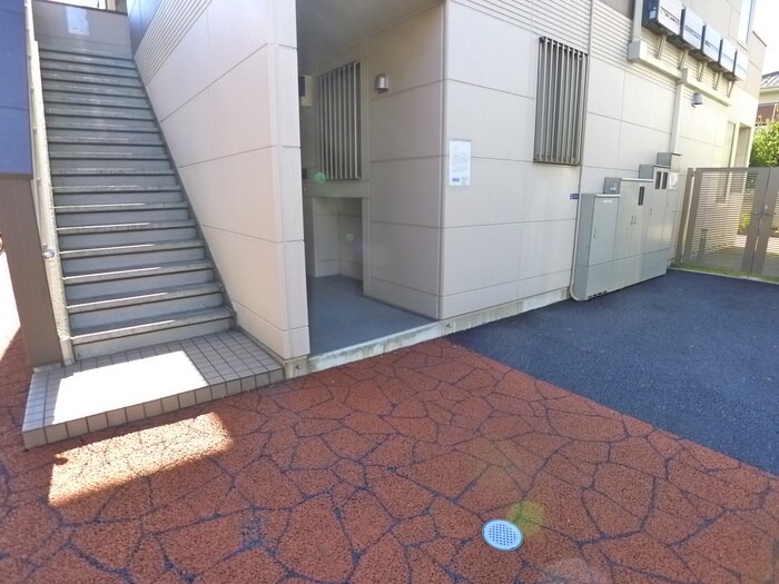 物件外観写真4　(エントランス部分)