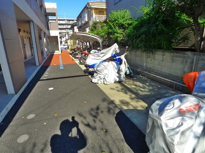 物件外観写真6　(駐輪場)