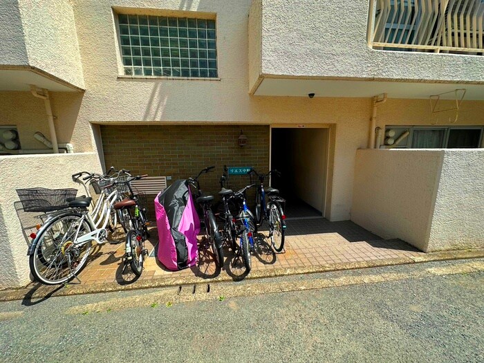 物件外観写真3　(駐輪場)